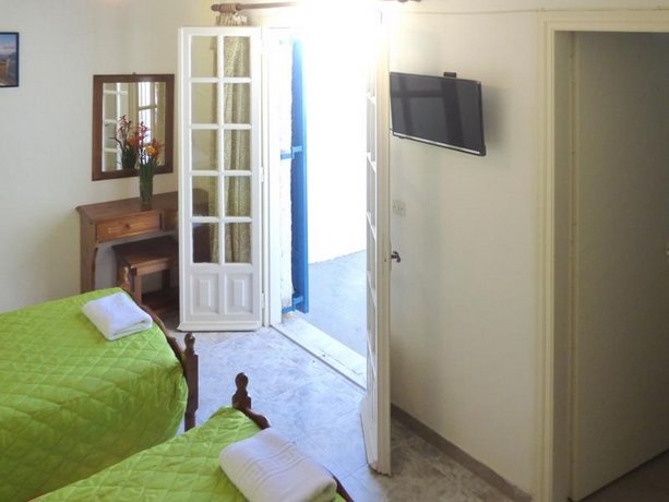 Anna Maria Rooms Perissa Santorini
