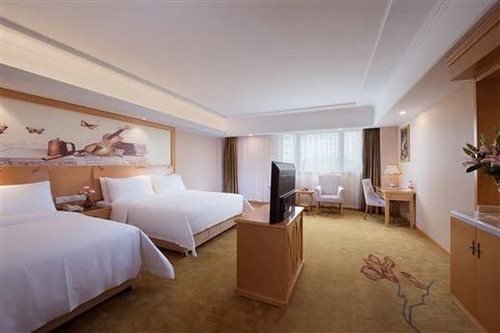 Vienna Hotel Shanghai International Tourist Resort Xiuyan Road Metro Station Branch
