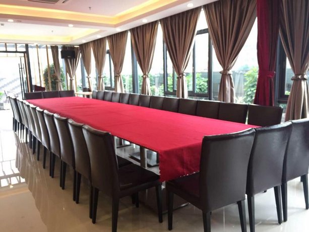 Lavande Hotel Guangzhou Panyu Changlong Zhong Hua Food City Branch