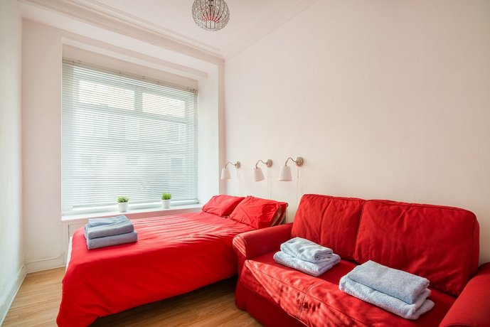 Central and Modern Apartment with a Garden