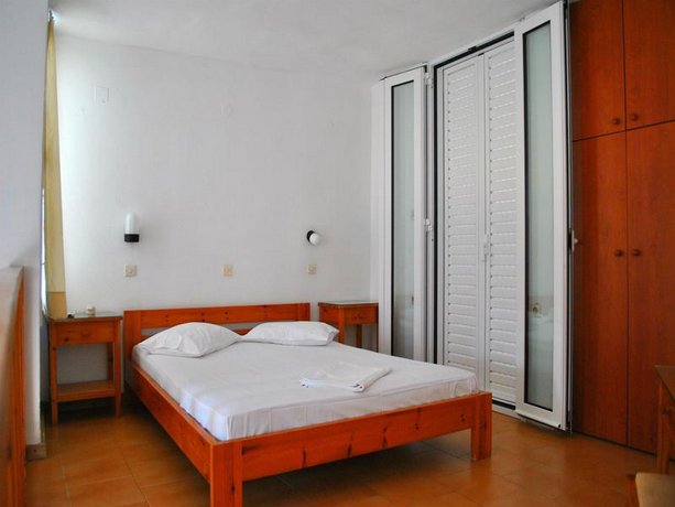 Ariadni Apartments Karteros