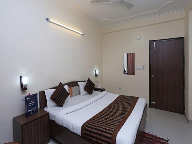 OYO 7578 Hotel Luck Residency