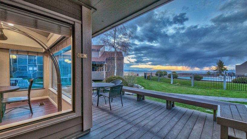 628 Lake View