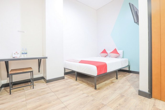 OYO 127 W Residence