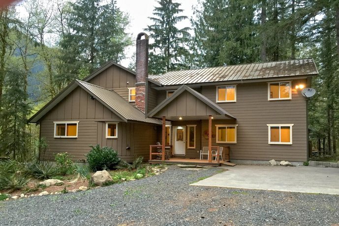 Mt Baker Lodging Cabin 3 -large cabin on acreage