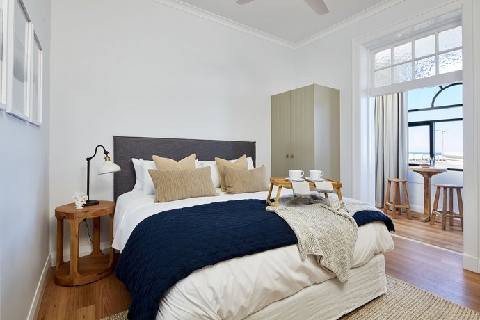 The Clovelly Hotel