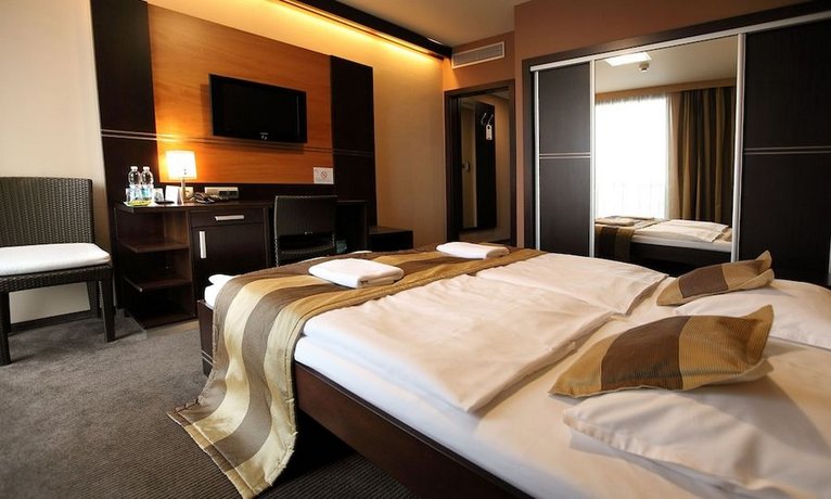 Hotel Dolphin Senec