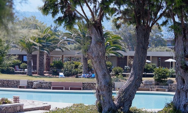 Kernos Beach Hotel & Bungalows