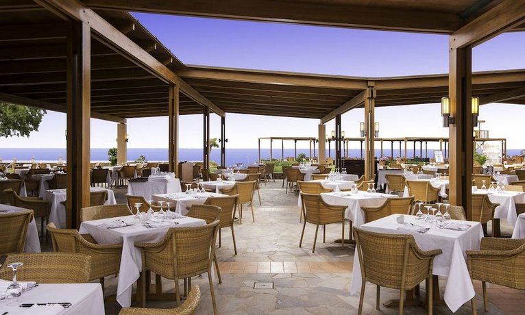 Kernos Beach Hotel & Bungalows