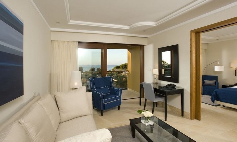 Kernos Beach Hotel & Bungalows