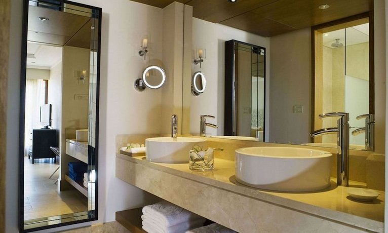 Kernos Beach Hotel & Bungalows