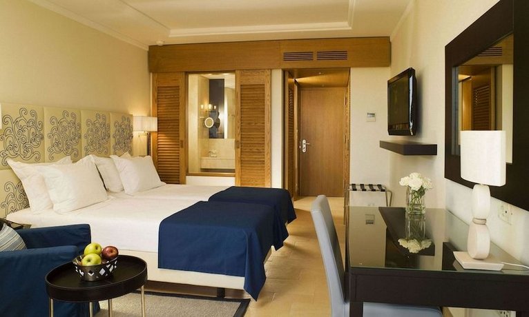 Kernos Beach Hotel & Bungalows