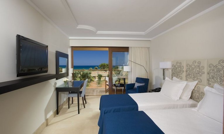 Kernos Beach Hotel & Bungalows