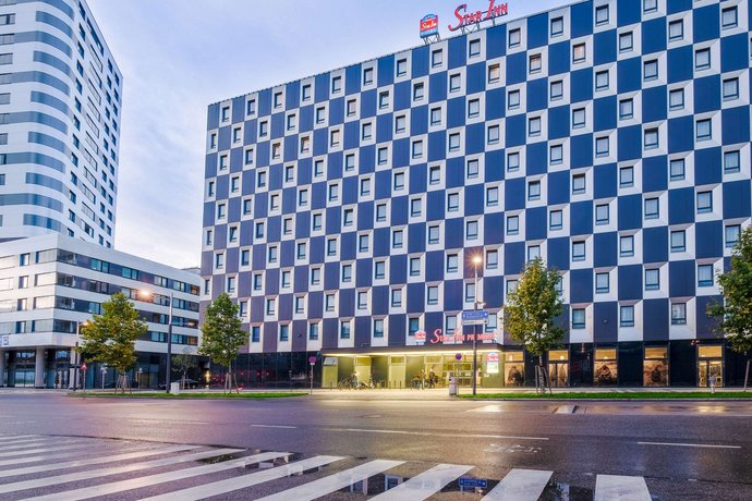Star Inn Hotel Premium Wien Hauptbahnhof by Quality