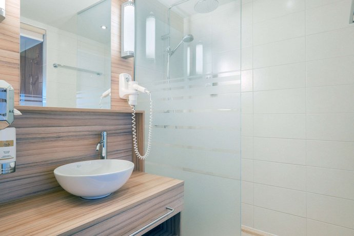 Star Inn Hotel Premium Wien Hauptbahnhof by Quality
