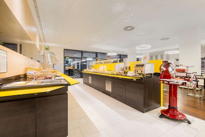 Star Inn Hotel Premium Wien Hauptbahnhof by Quality