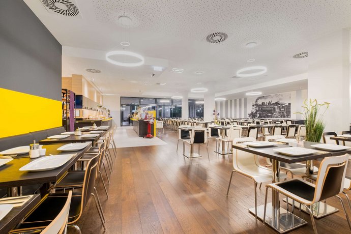 Star Inn Hotel Premium Wien Hauptbahnhof by Quality
