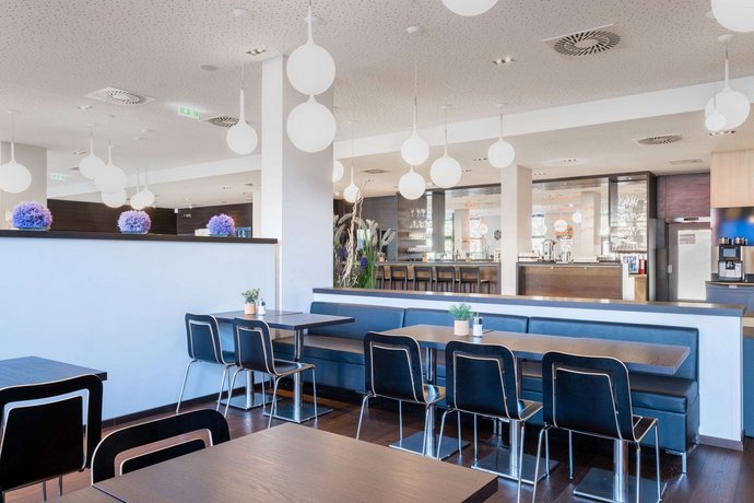 Star Inn Hotel Premium Wien Hauptbahnhof by Quality