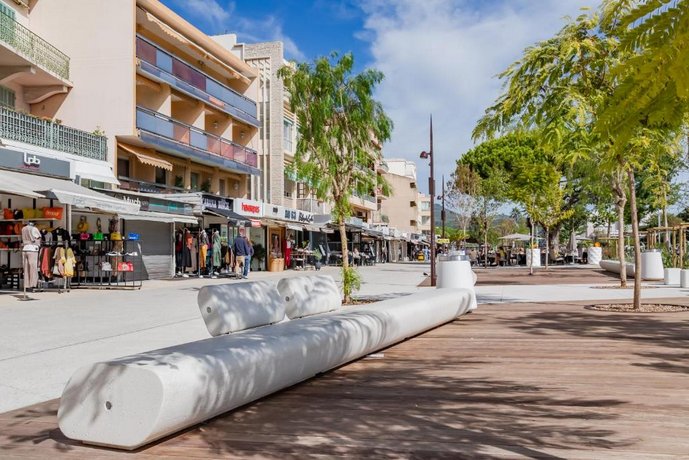 Les balcons de Bandol Centre ville avec vue mer et face a la plage