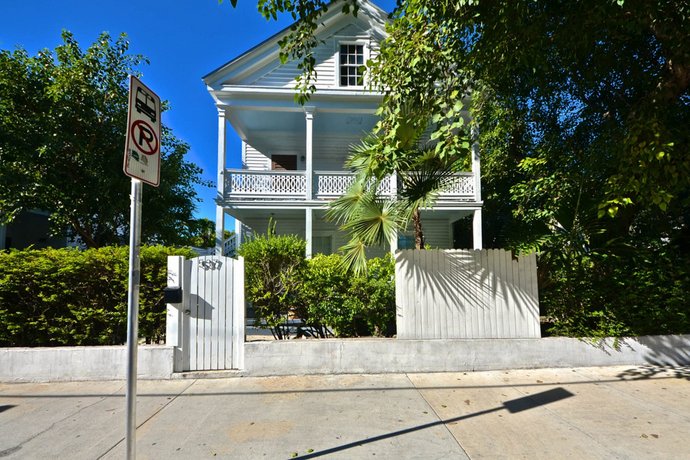 Banana's Foster Guesthouse