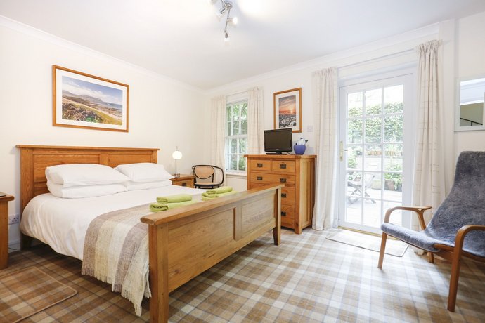 Central New Town Apartment Edinburgh