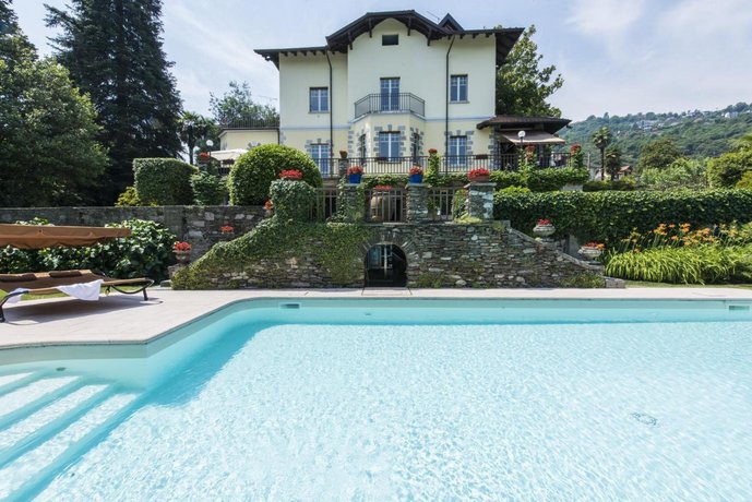 Villa Angela With Pool And Lake View