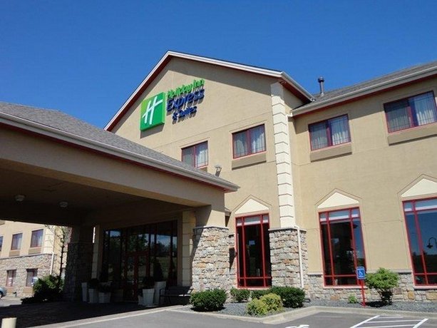 Holiday Inn Express & Suites - Olathe North
