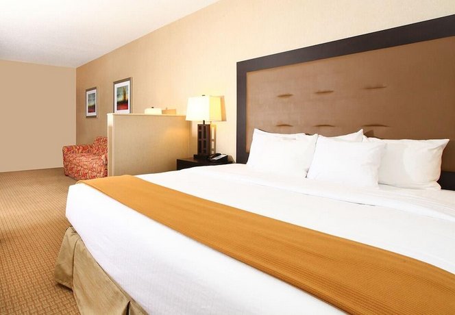 Holiday Inn Express & Suites - Olathe North