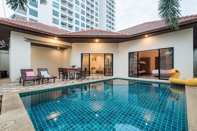 AnB poolvilla 2BR with private beach in pratamnak