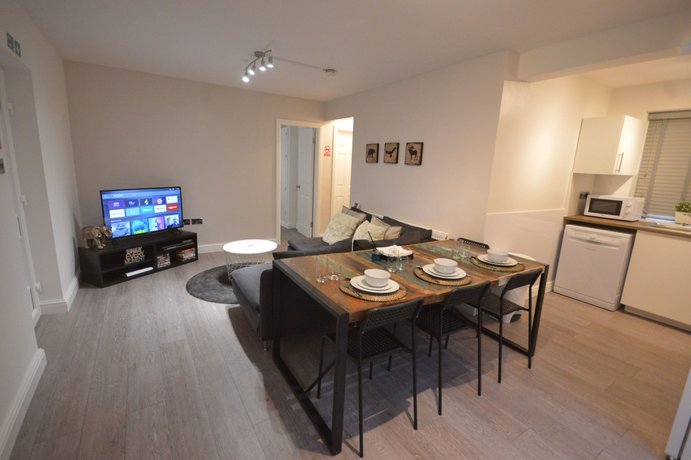 Luxury 3 Bedroom Ground Floor Apartment - City Centre