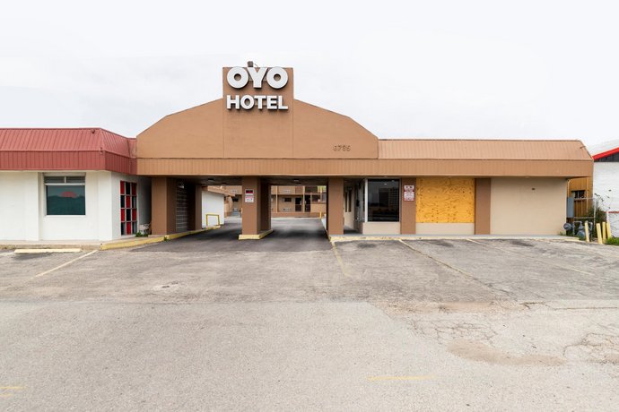 OYO Hotel San Antonio Lackland Air Force Base North