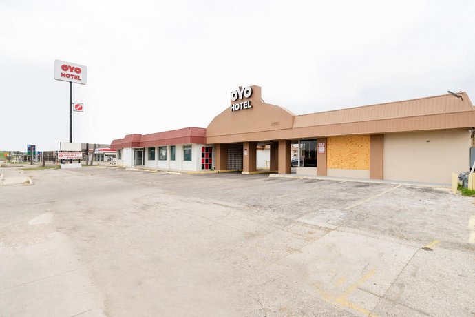OYO Hotel San Antonio Lackland Air Force Base North