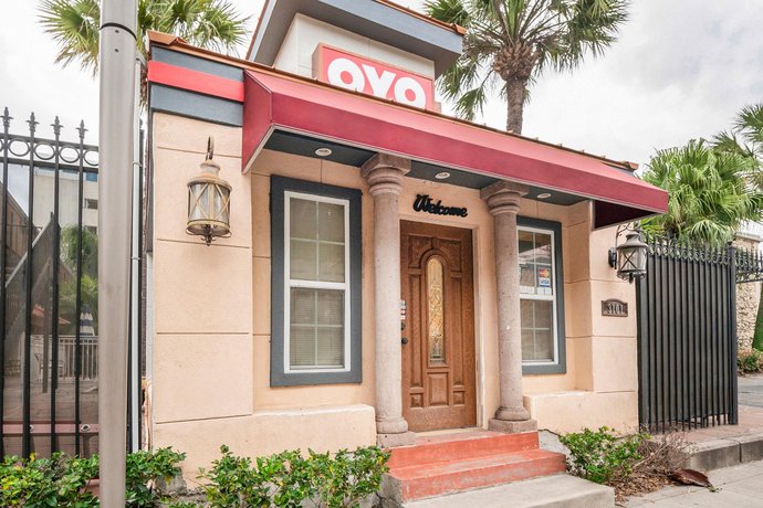 OYO Hotel & Apartments Houston Galleria