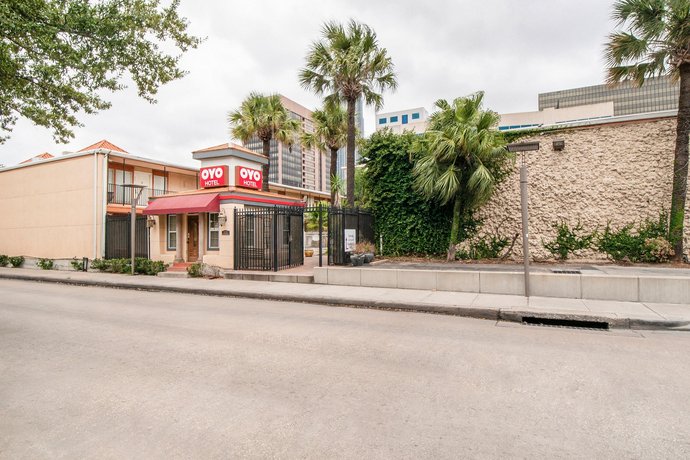 OYO Hotel & Apartments Houston Galleria