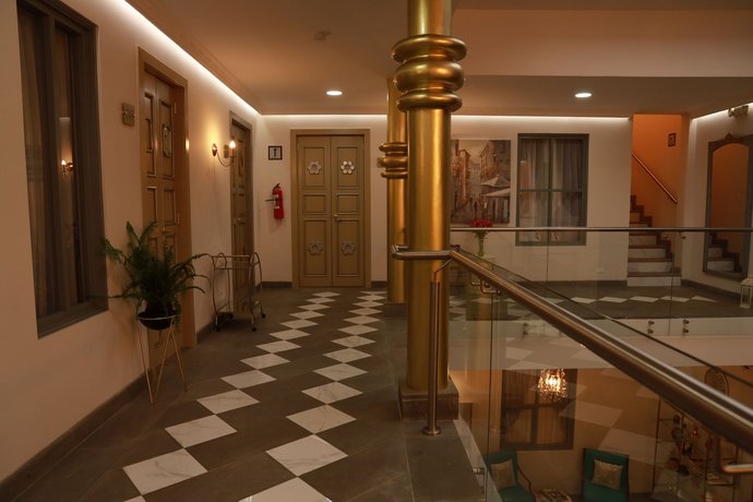 Adamas House Hotel