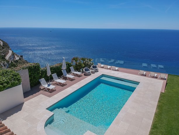 Luxury villa Luna on the cliff w/ heated pool