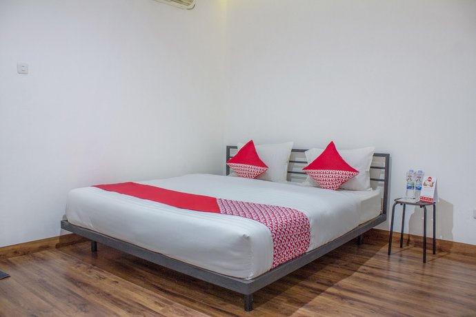 OYO 366 Thamadhiro Residence