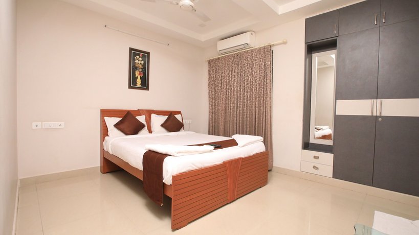 FabHotel Rithikha Inn Porur