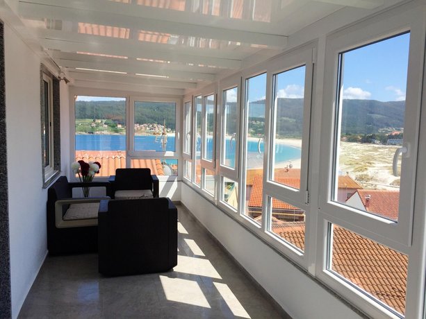 Apartment with 2 bedrooms in Laxe with wonderful sea view and furnished terrace 80 m from the beach