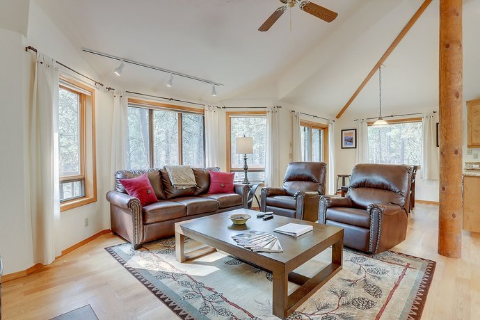 7 Cedar-Forest Views-3br/2ba