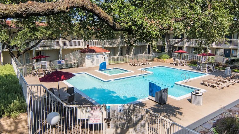 Motel 6 Dallas - Addison