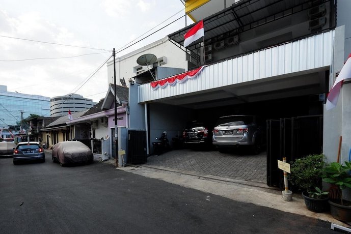 RedDoorz near Plaza Simpang Lima