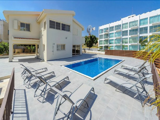 Delfini Villas Protaras