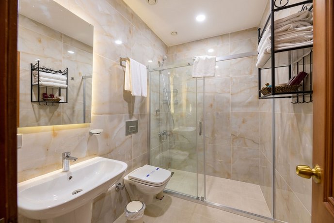 Royan Suites
