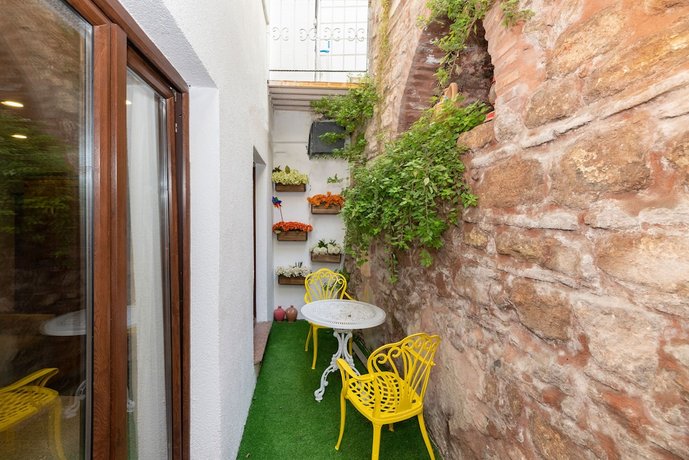 Royan Suites