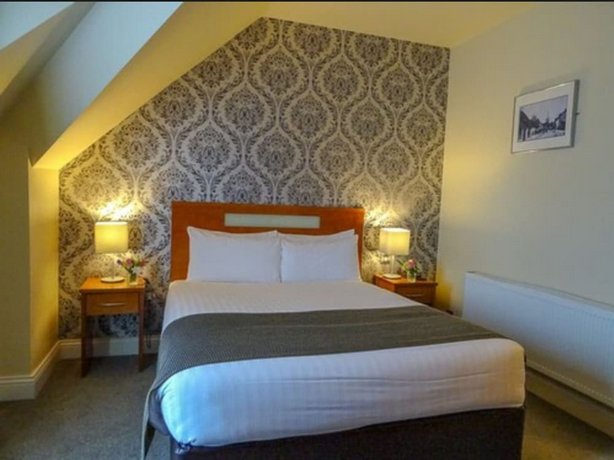 Raheen Woods Hotel