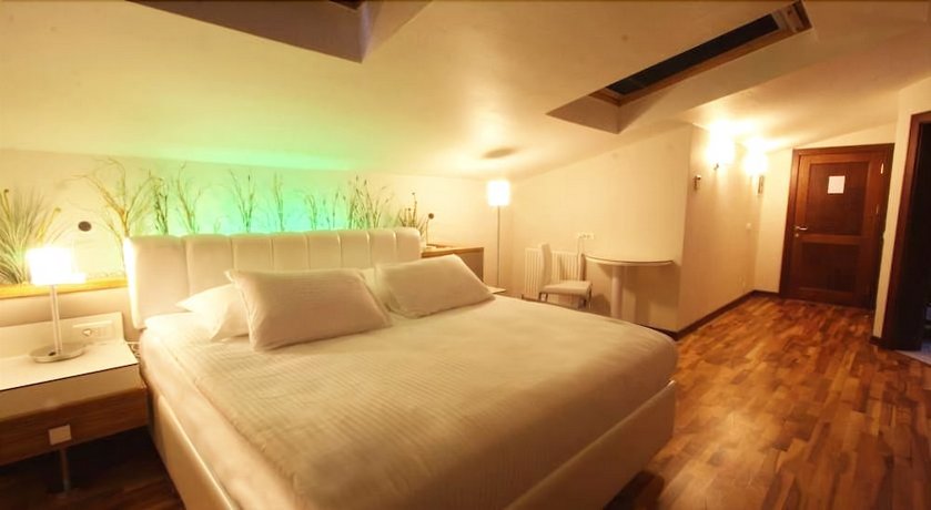 No 19 Boutique Hotel