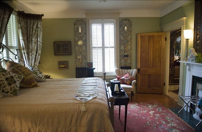 Stay Fairfield - Fairfield Place and Fairfield Manor Bed & Breakfast