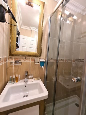 Ocean's 7 Hotel