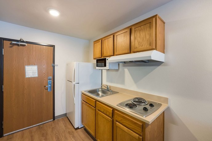 WoodSpring Suites Austin Aquarium